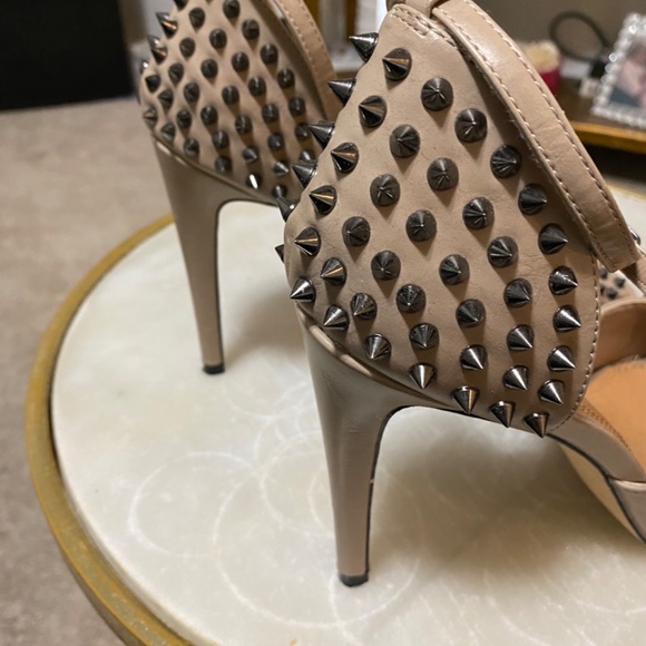 Sz 11 Taupe Studded Pumps - Picture 7 of 16
